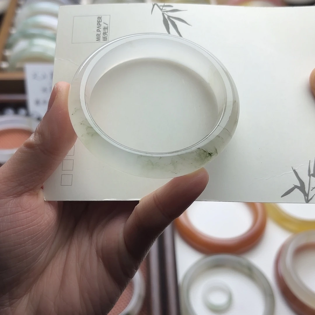 石英质玉（天山翠）未镶嵌手镯52.3圈口半山水