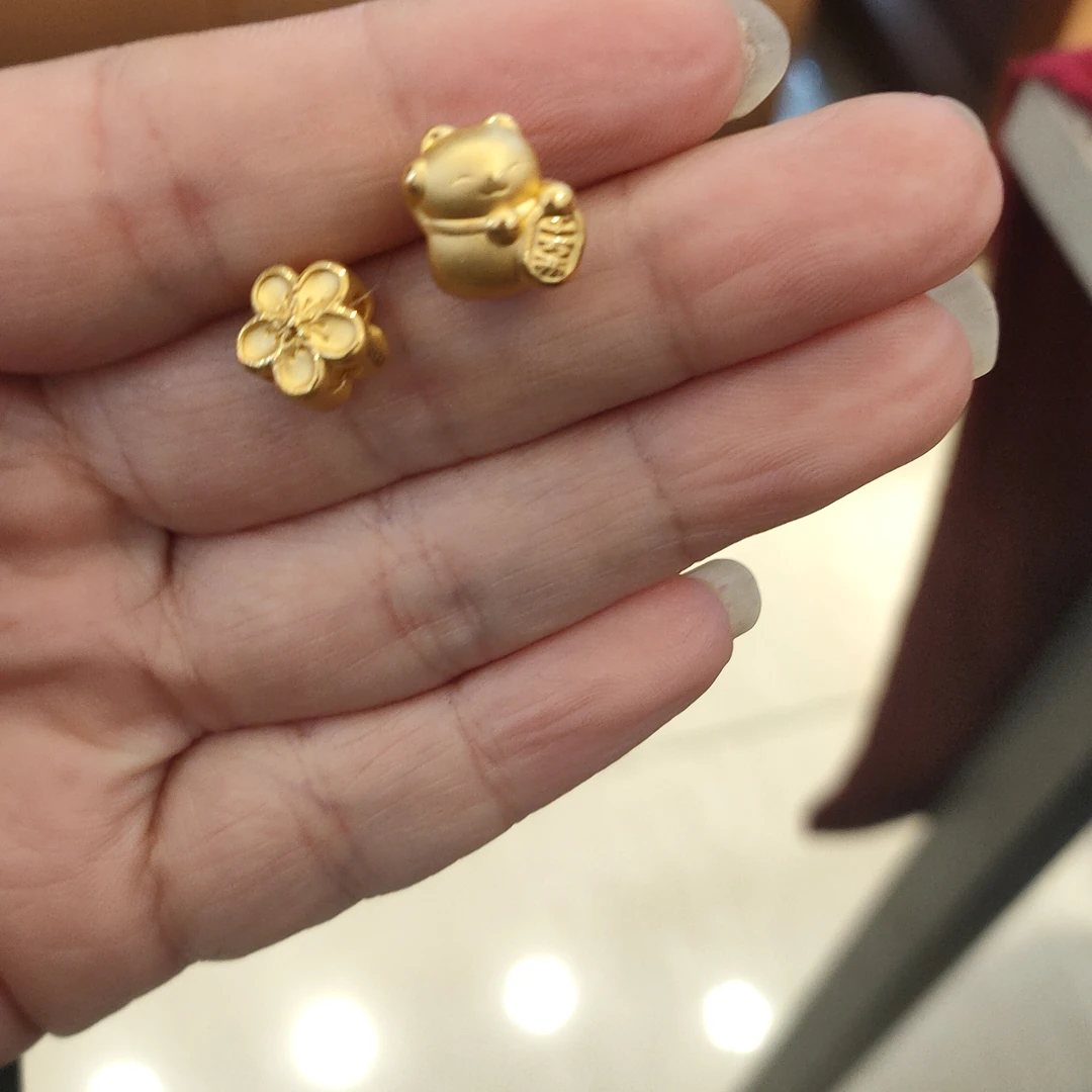 六桂福足金时尚招财猫中穿