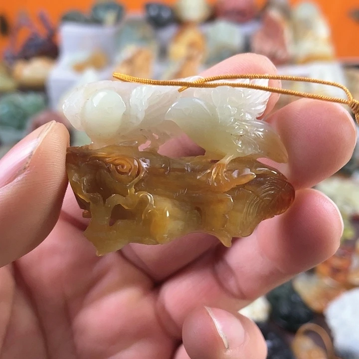 蛇纹石玉颈饰未镶嵌