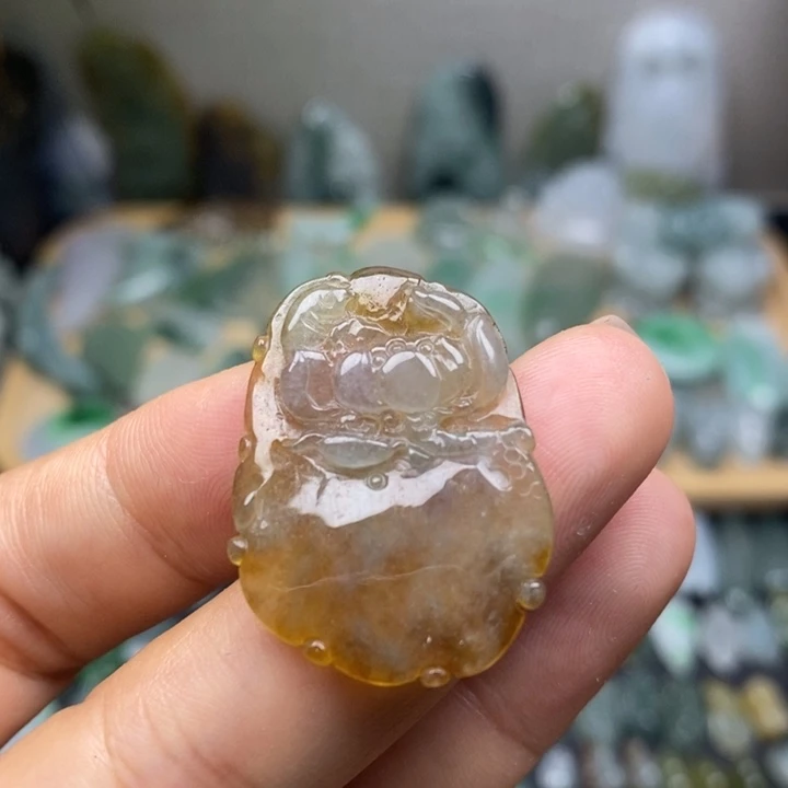 翡翠未镶嵌颈饰莲花牌