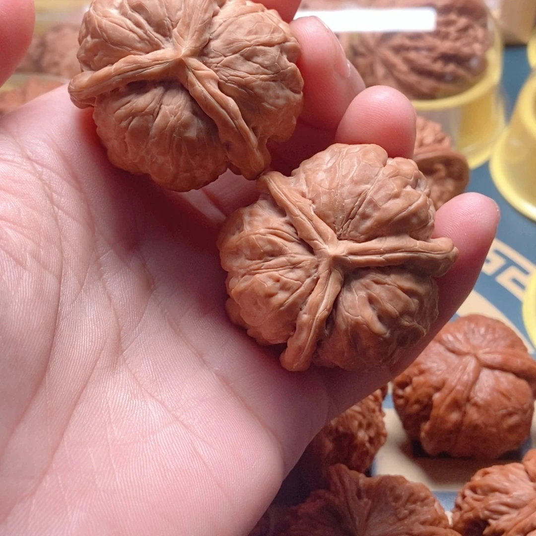 文玩核桃把件蛤蟆头三棱
