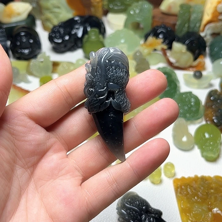 未镶嵌蛇纹石玉颈饰一****8