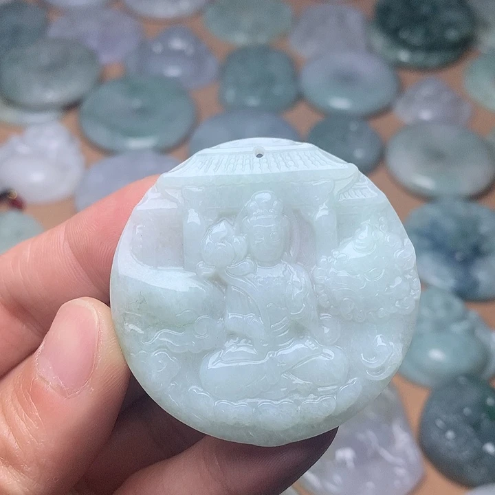 翡翠未镶嵌颈饰文殊