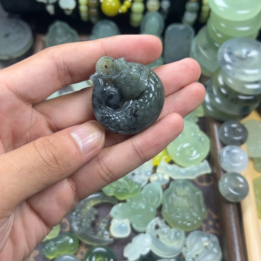 未镶嵌蛇纹石玉颈饰