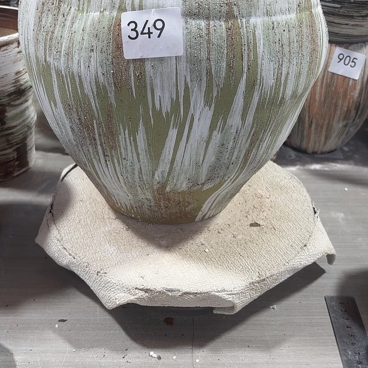 陶摆件高26，口19，有孔，瑕疵处理，349