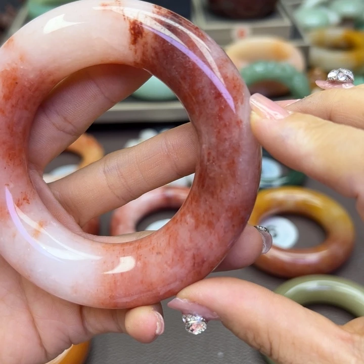 未镶嵌手镯石英岩玉大**乔