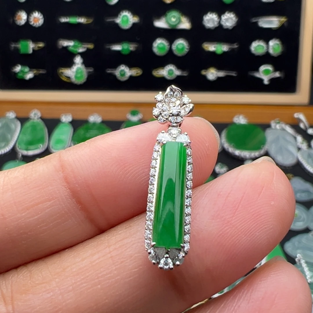 翡翠18K金镶嵌颈饰柱