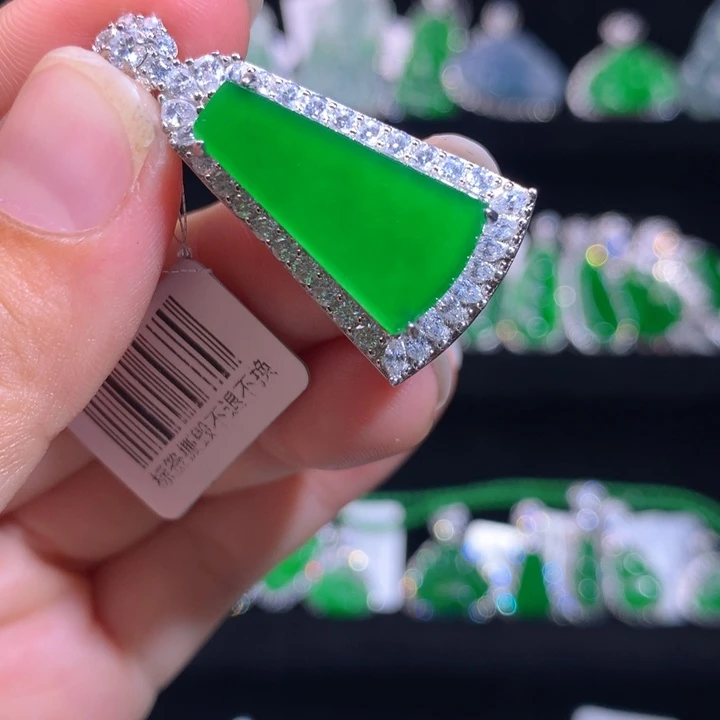【闪购商品】颈饰银S925镶嵌翡翠天然翡翠