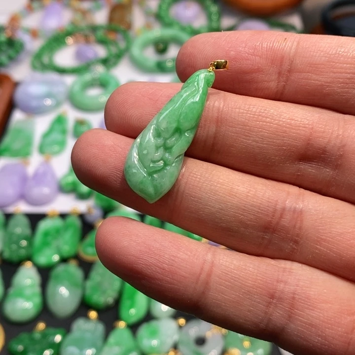 颈饰未镶嵌翡翠吊坠