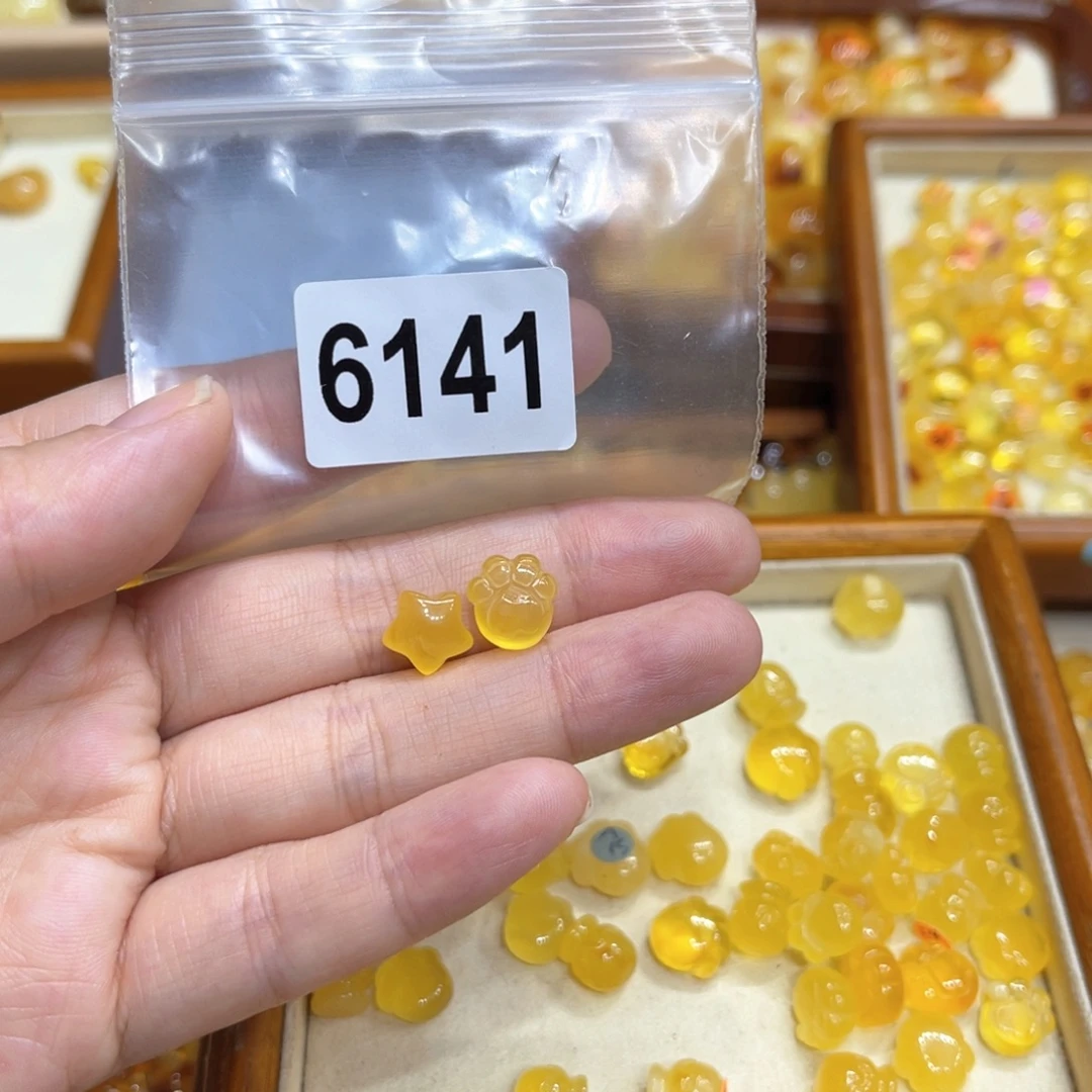 未镶嵌琥珀珠宝奇石