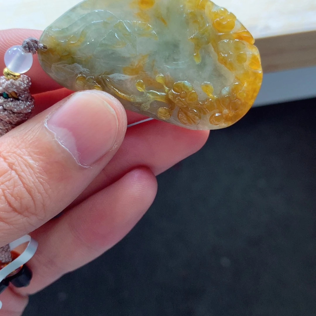 翡翠颈饰未镶嵌吊坠