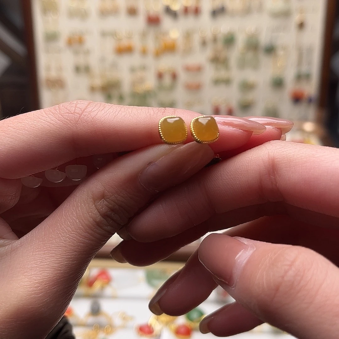 和田玉未镶嵌耳饰