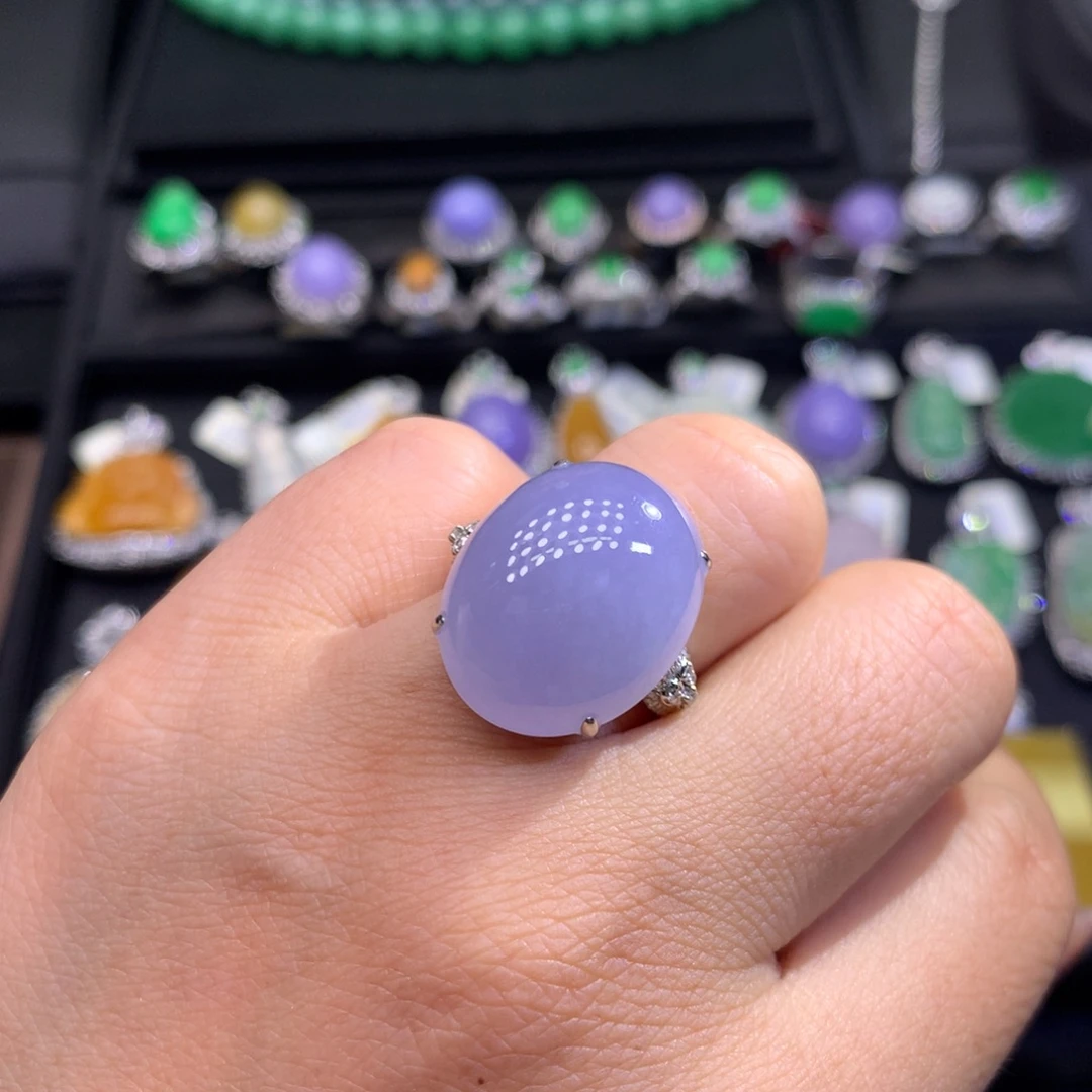 颈饰18K金镶嵌翡翠