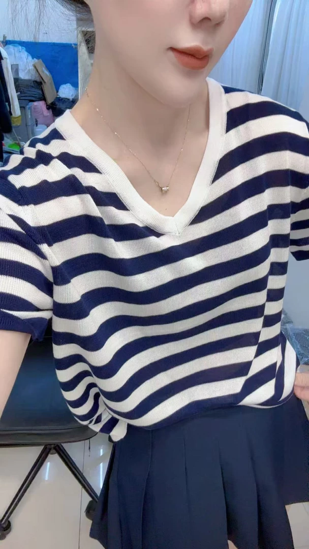 欧洲站乌衣轩夏季新款V领宽松条纹针织短袖女