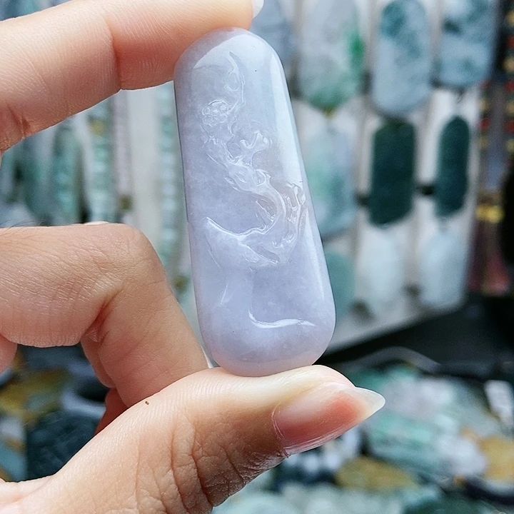 颈饰足铂镶嵌翡翠翡翠