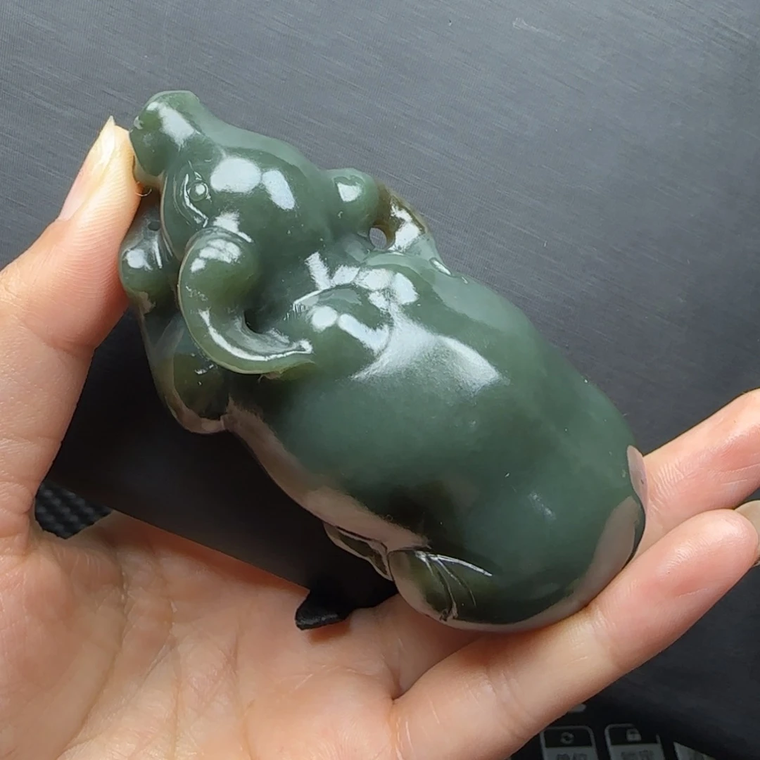 和田玉未镶嵌挂件姗**来