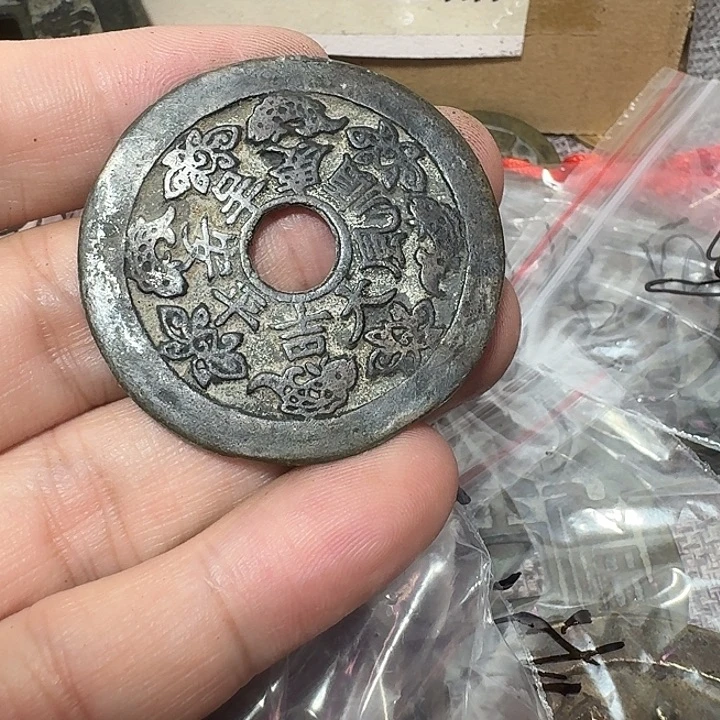 王***庚铜现代工艺品花钱