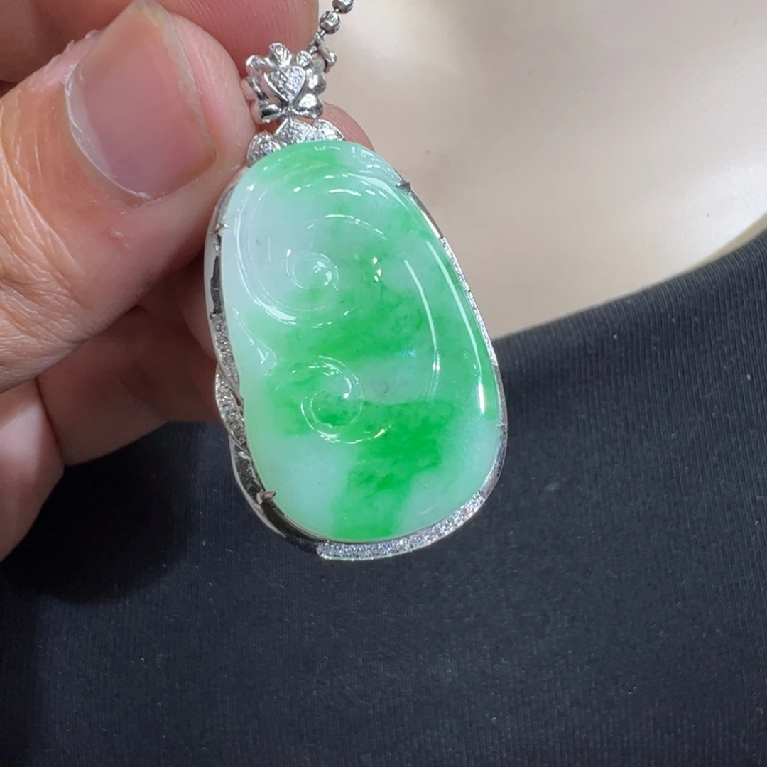 翡翠吊坠(不含链)18K金镶嵌