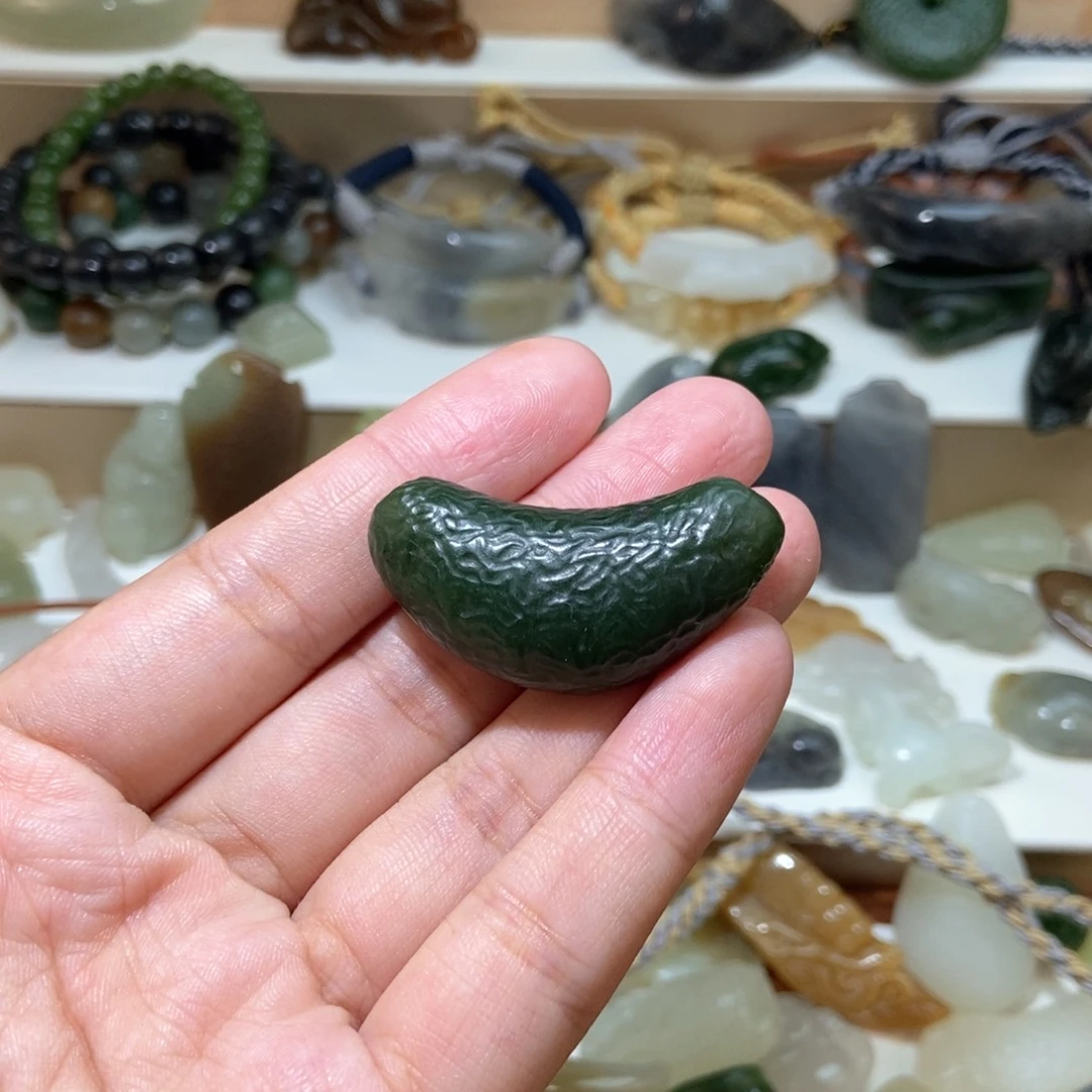 ****一和田玉未镶嵌颈饰