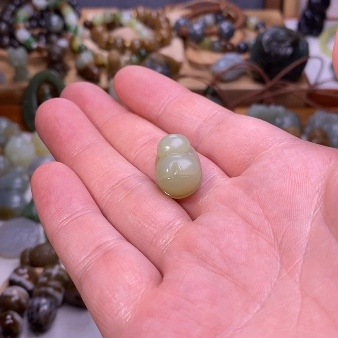 颈饰未镶嵌和田玉.***?