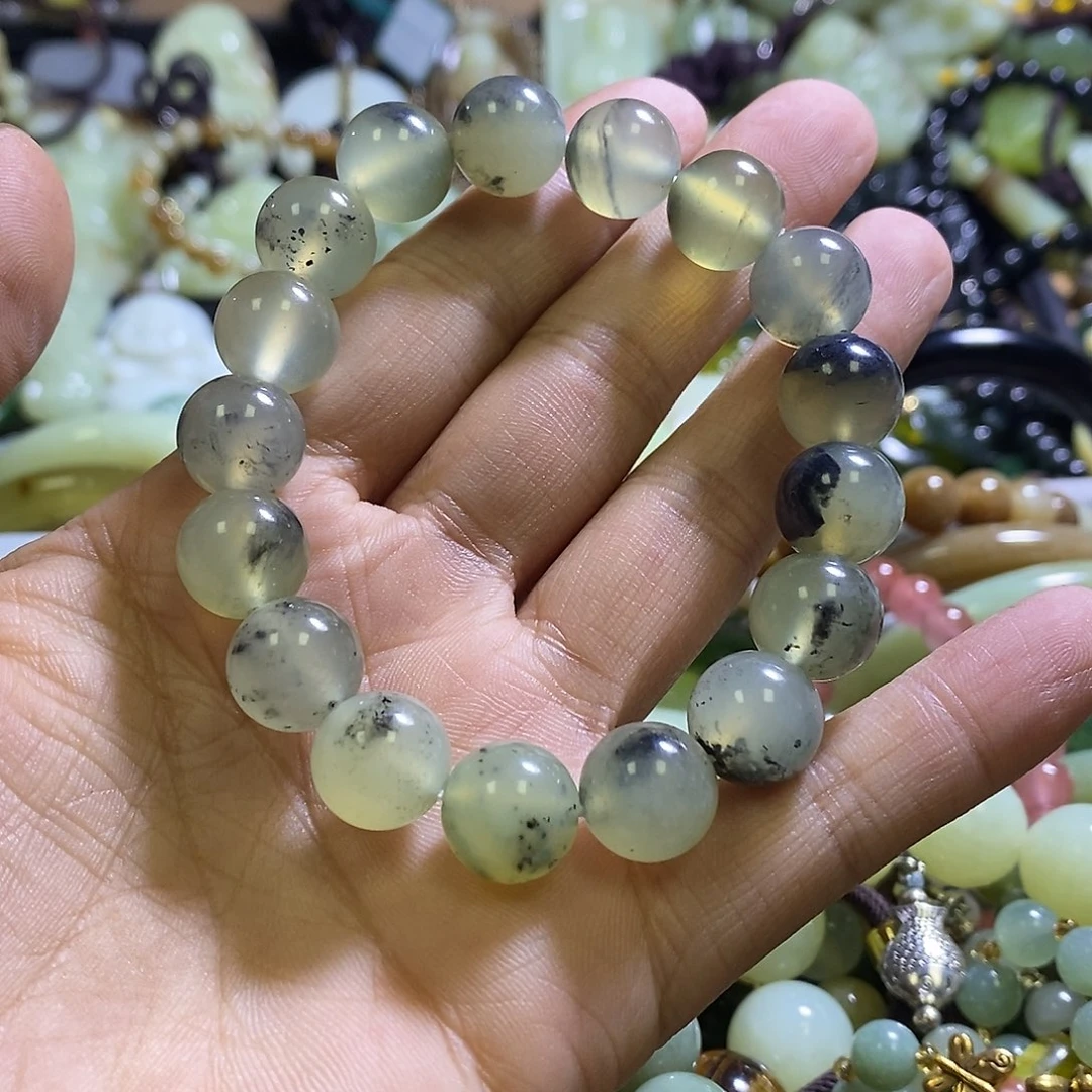 岫玉未镶嵌手镯一个手链