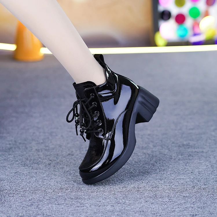 20-186漆皮亮面一体粗跟英伦马丁靴女真皮圆头系带软底时装短靴