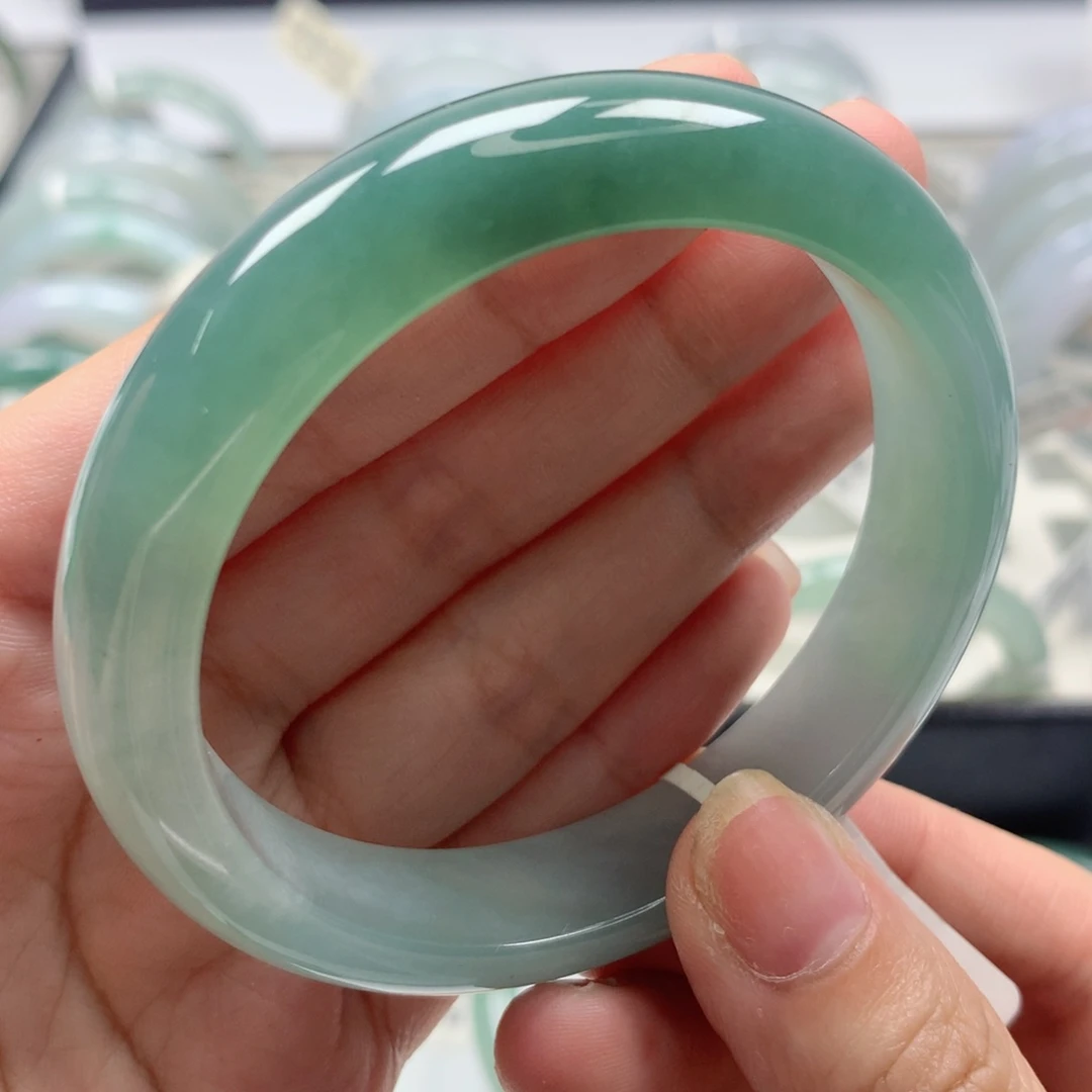 翡翠手镯未镶嵌毕业款冰半山水湖水绿渐变海蓝之谜细腻起胶