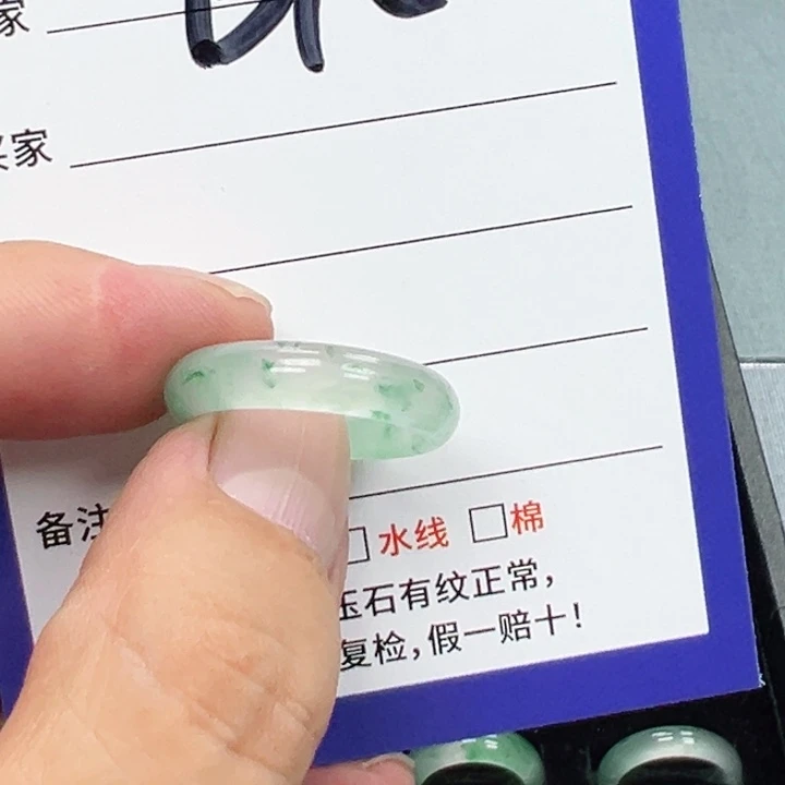 大****石英质玉未镶嵌戒指