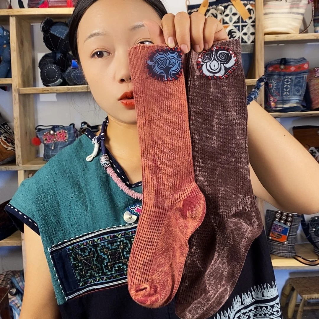 织绣手工制作工艺袜子