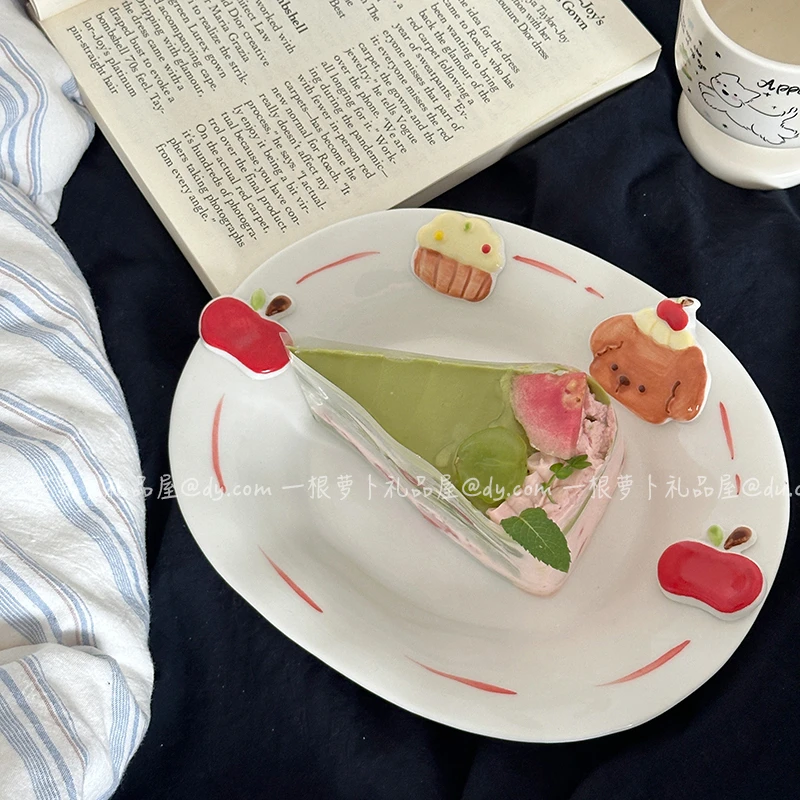 可爱苹果小熊浮雕椭意面早餐盘蛋糕盘釉下彩陶瓷水果菜盘家用礼物