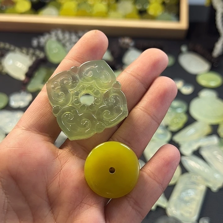 岫玉未镶嵌吊坠(不含链)四方扣