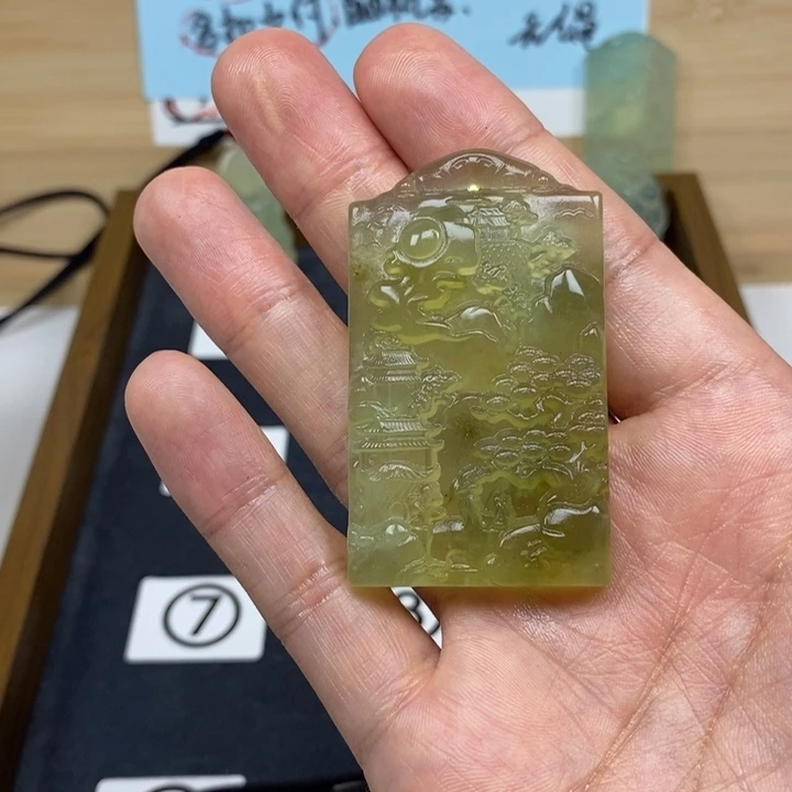 蛇纹石玉未镶嵌颈饰