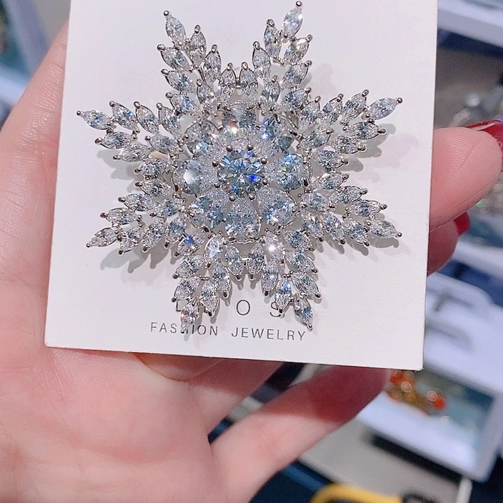 锆石铜合金雪花胸针 银色