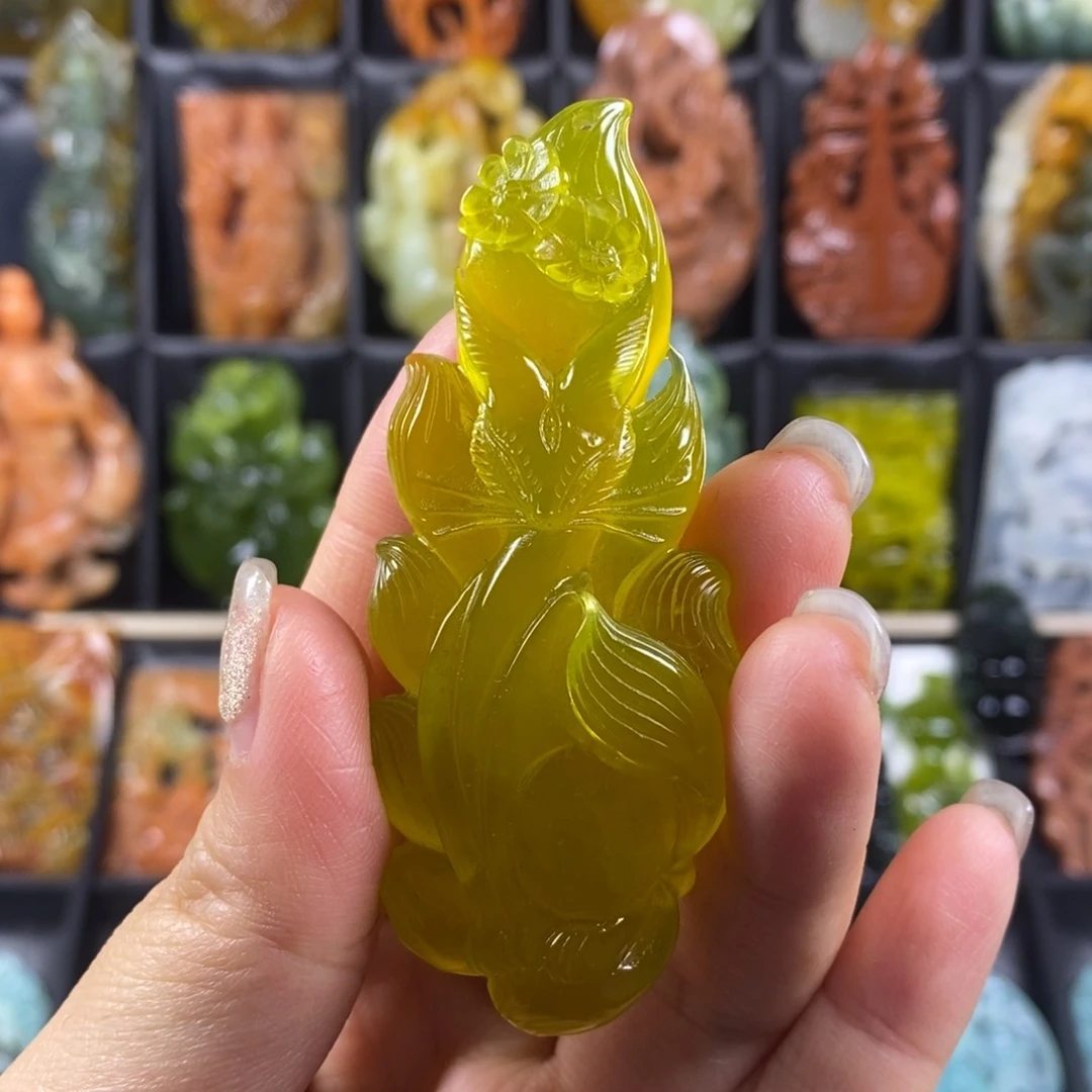 蛇纹石玉颈饰合金