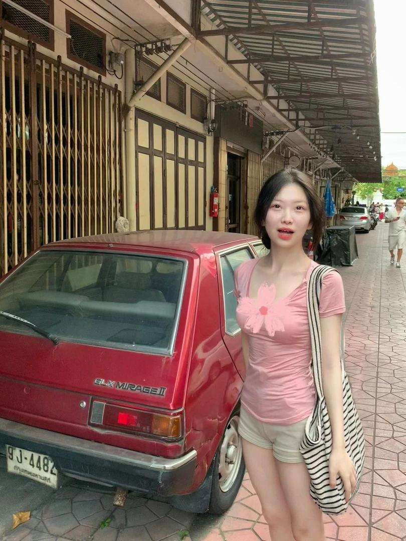 夏季凉感V领显瘦短袖t恤女纯欲风微透甜辣休闲小上衣休闲短裤套装