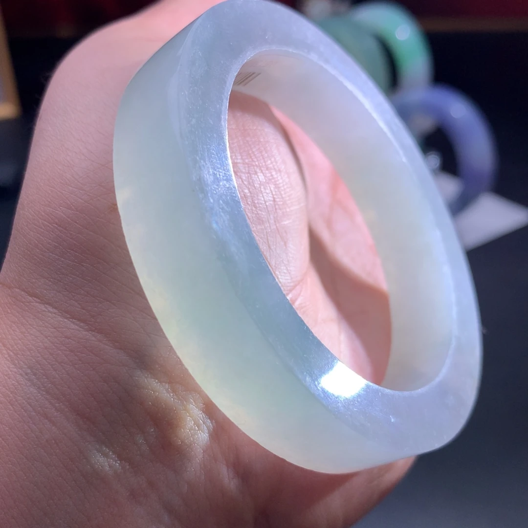 定制翡翠未镶嵌翡翠手镯