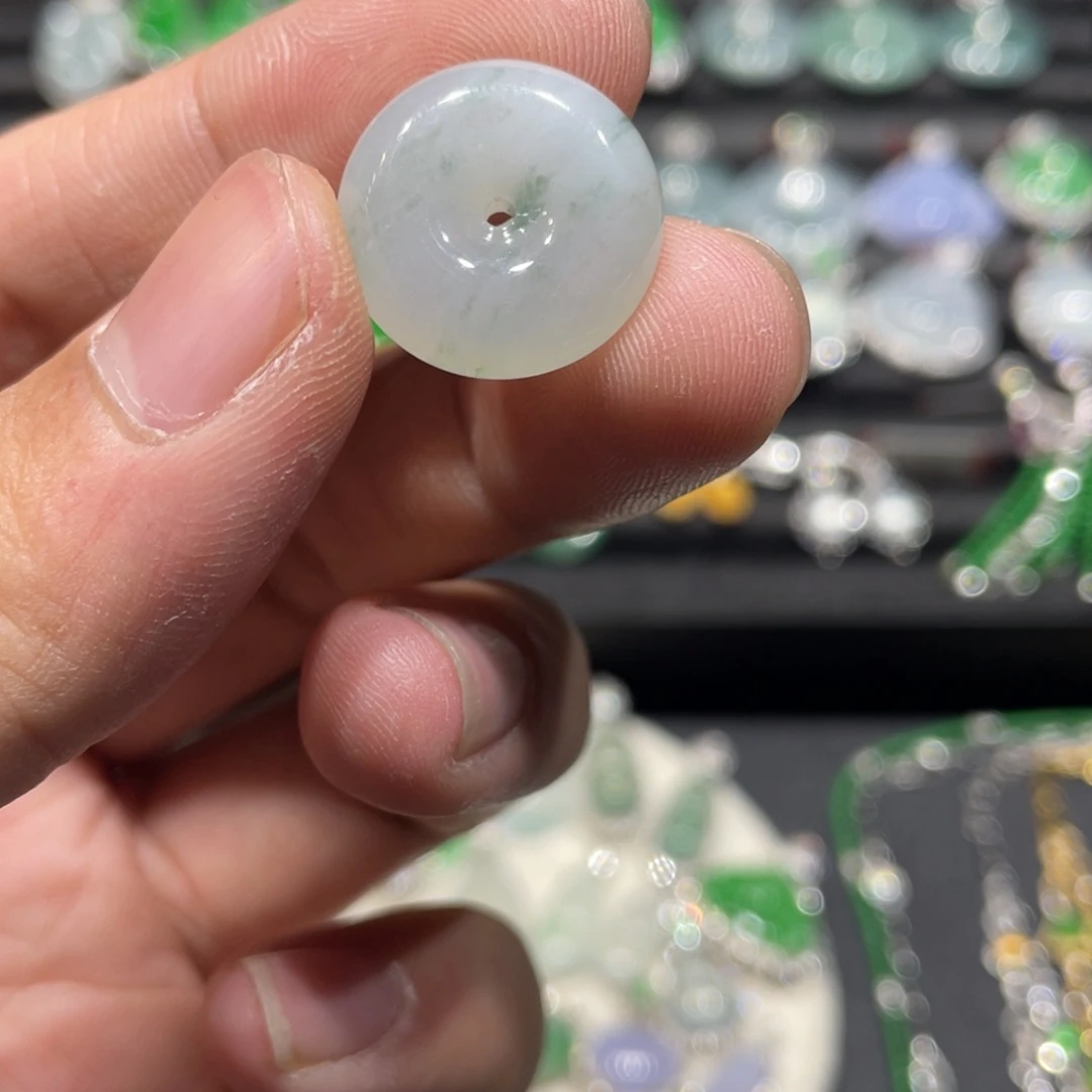 翡翠未镶嵌颈饰天然翡翠缅甸A货