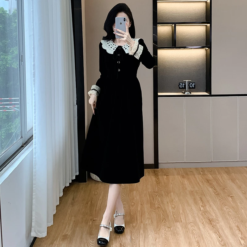 法式娃娃领甜美减龄丝绒连衣裙秋冬新款显瘦百搭打底赫本风礼服裙