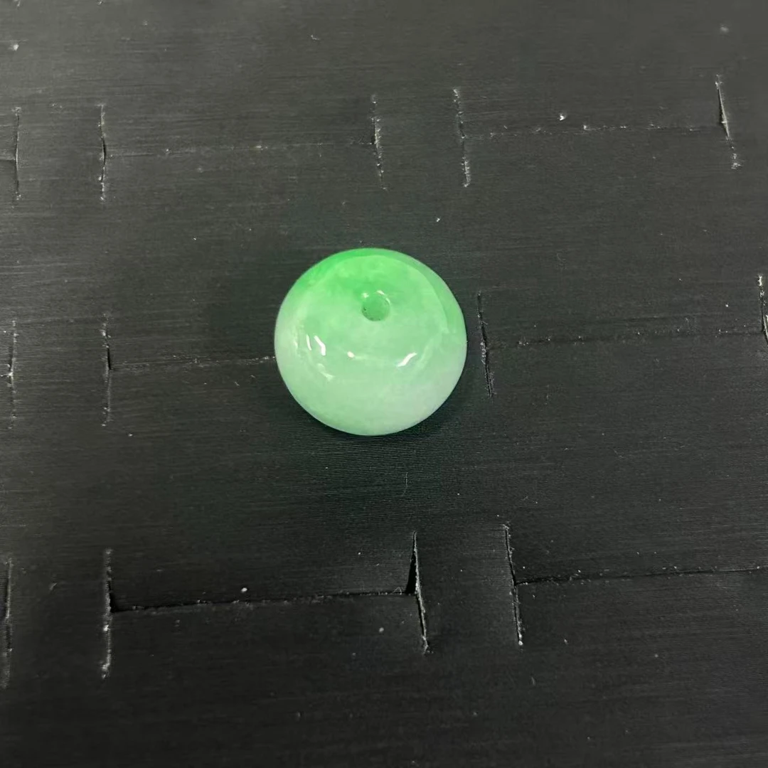 绿翠色平安扣玉石吊坠