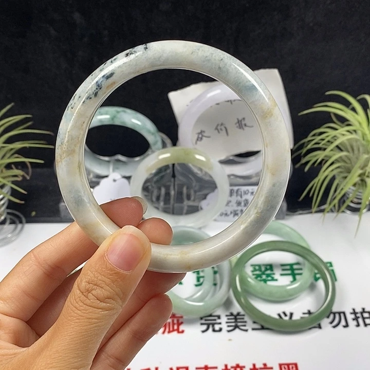 翡翠未镶嵌手镯47号。 63.8圈