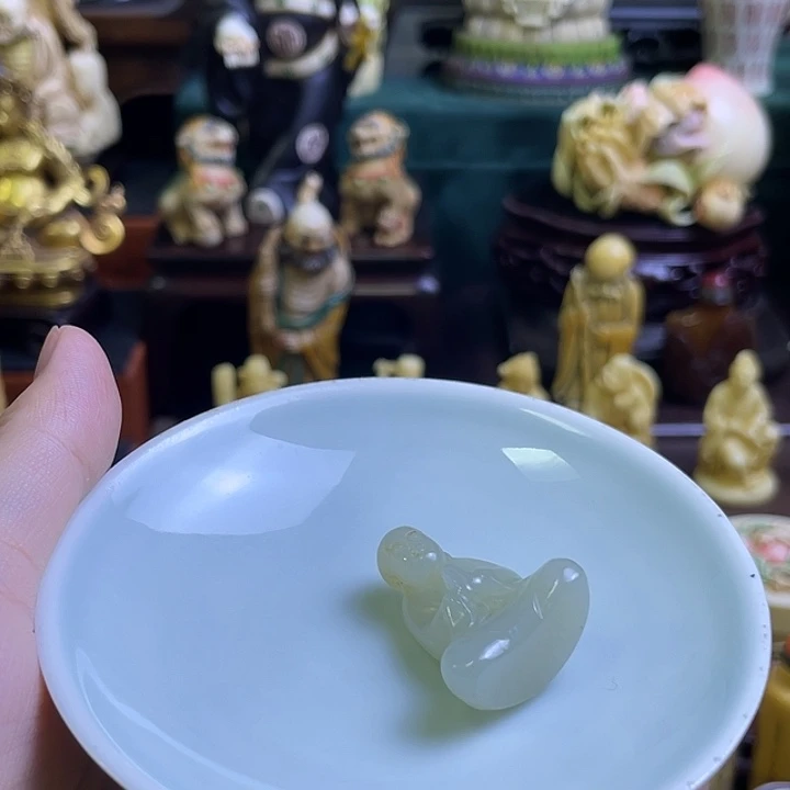 心***仁瓷片精致雕刻工艺品