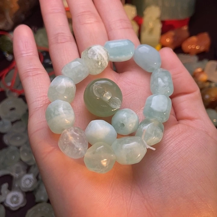 鏊***子蛇纹石玉未镶嵌颈饰