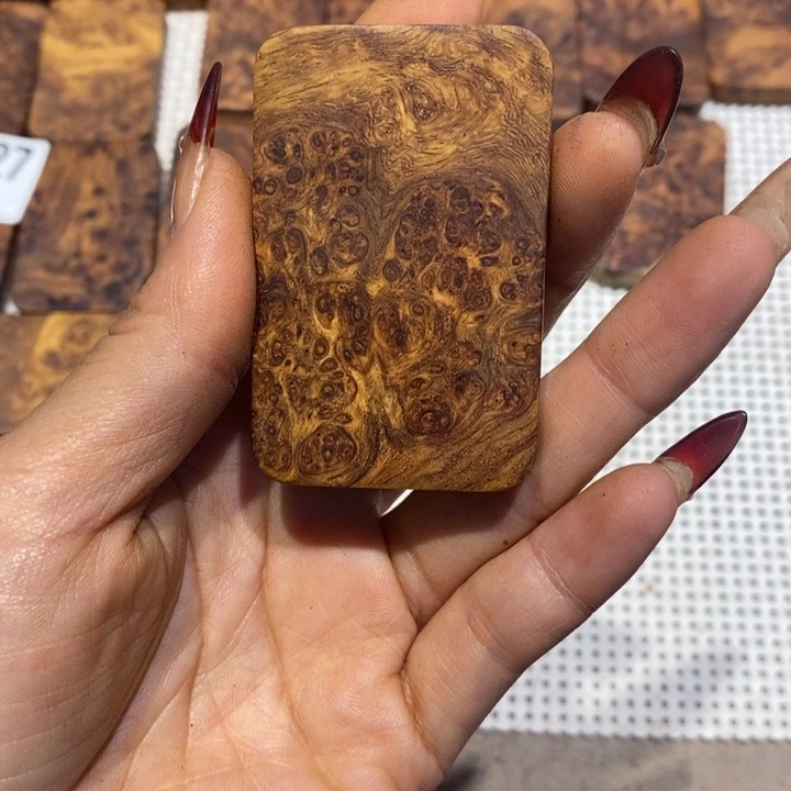 刺猬紫檀（非洲黄花梨）夜***人