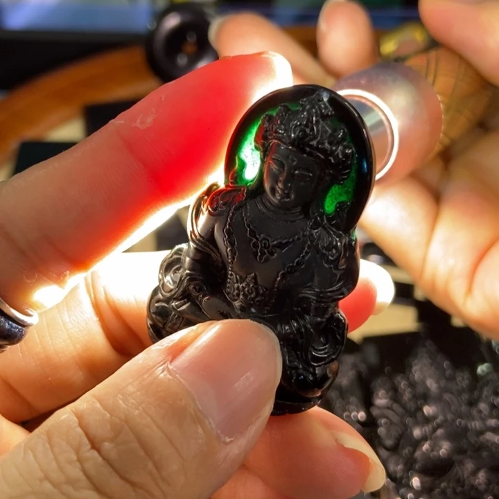 翡翠颈饰未镶嵌墨翠度母