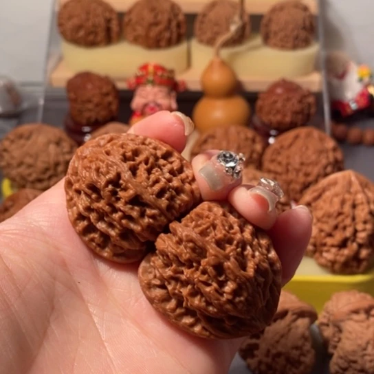 文玩核桃吊坠兆****！38三角南疆