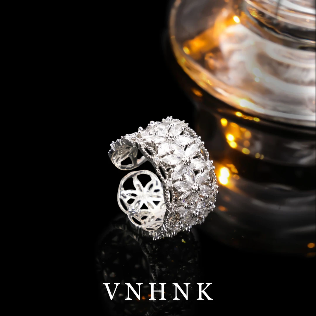 铜合金合成锆石戒指 美可儿   M104   银色气质时尚百搭精致戒指