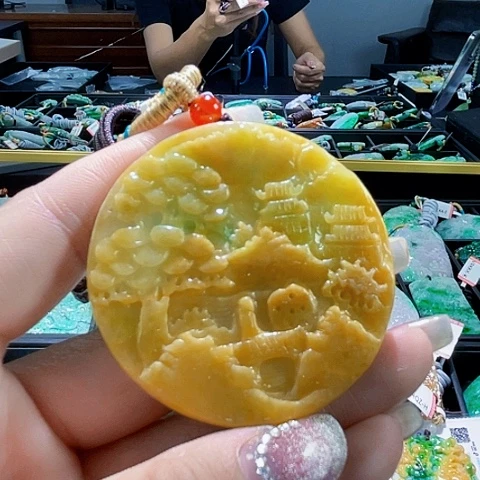 颈饰未镶嵌翡翠一个
