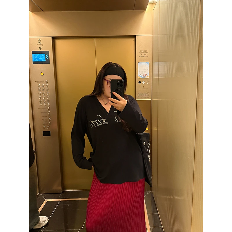 铅笔小鑫大码女装 字母烫钻 精致V领 亲肤显瘦T恤