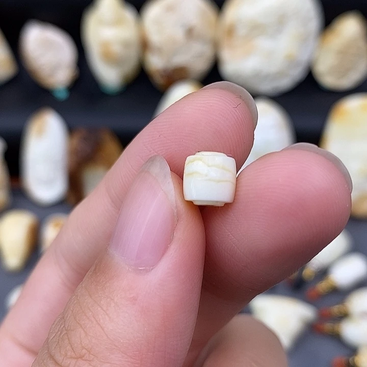 未镶嵌琥珀裸石7线束b317