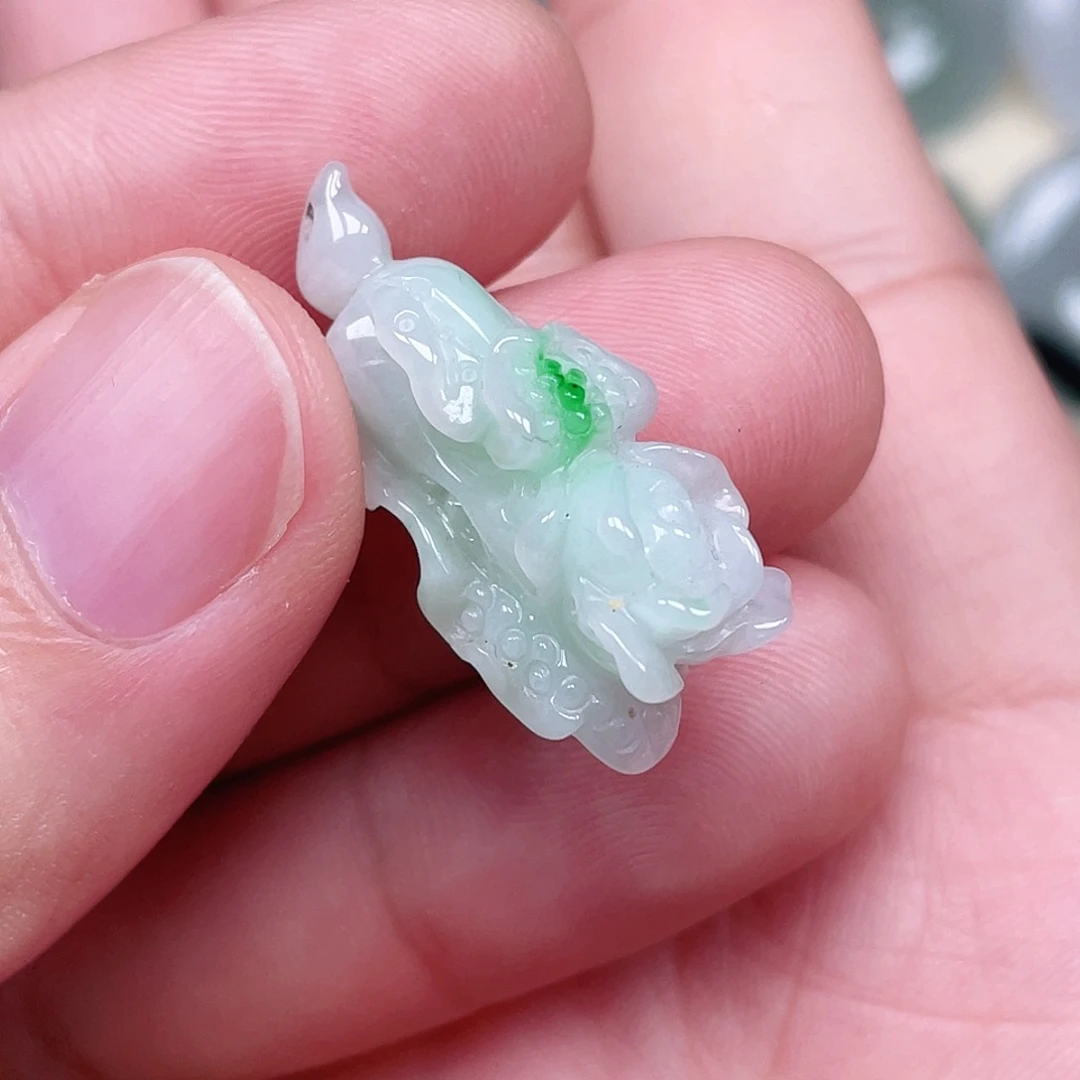 翡翠未镶嵌颈饰白菜